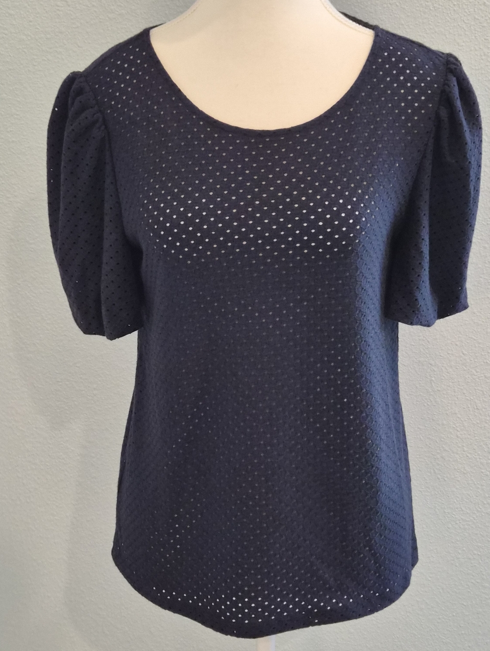 Ann Taylor Navy Eyelet Puff Sleeve Top Small Feminine Classic Blouse